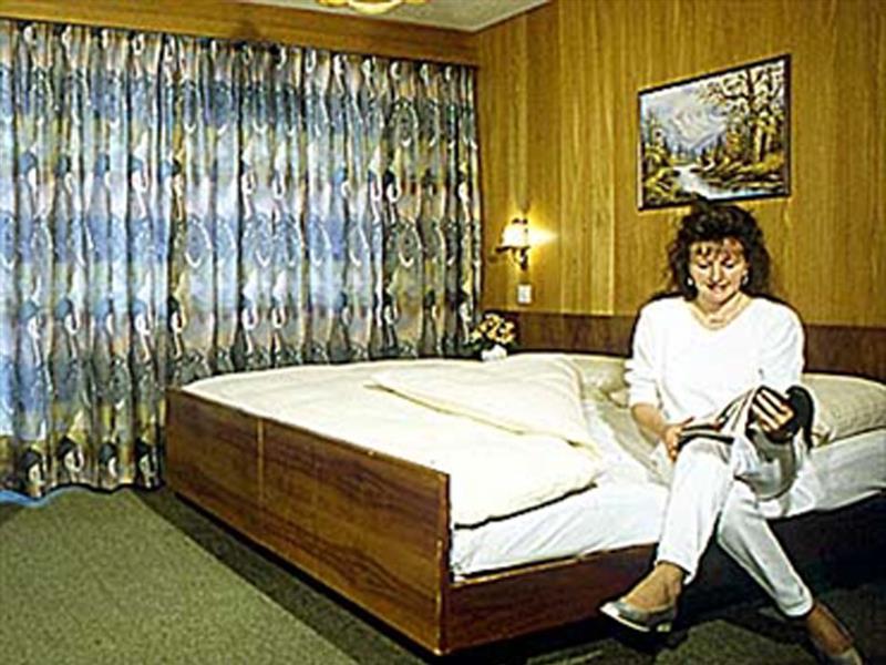 Hotel Alpha Saas-Grund Exteriör bild